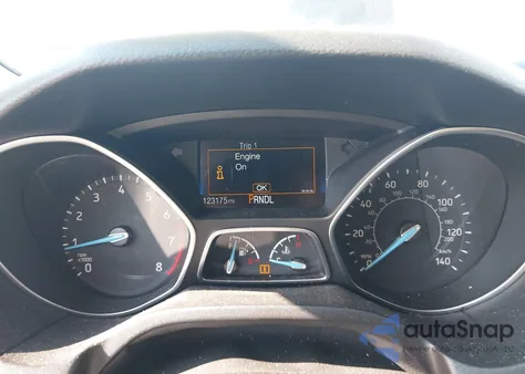 2017 Ford Focus S z USA, uszkodzony, nr VIN 1FADP3E22HL242670